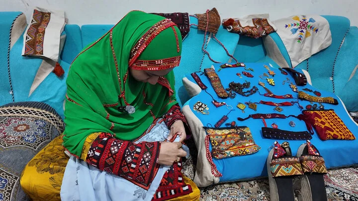 سوزن‌دوزی بلوچ؛ نیازمند توجه ویژه مسئولان برای اشتغال پایدار و ارزآوری