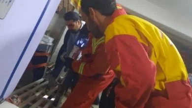 آتش‌نشانان کرمانشاه کودک گرفتار در صندلی فلزی را نجات دادند