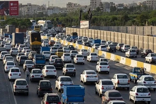 ترافیک نیمهسنگین در محورهای منتهی به تهران ترافیک نیمهسنگین در محورهای منتهی به تهران