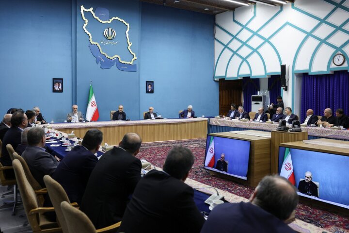 پزشکیان:کنار گود نشستهاند و میگویند لنگش کن | قول میدهم مسیر بهبود معیشت مردم هموار شود پزشکیان:کنار گود نشستهاند و میگویند لنگش کن | قول میدهم مسیر بهبود معیشت مردم هموار شود
